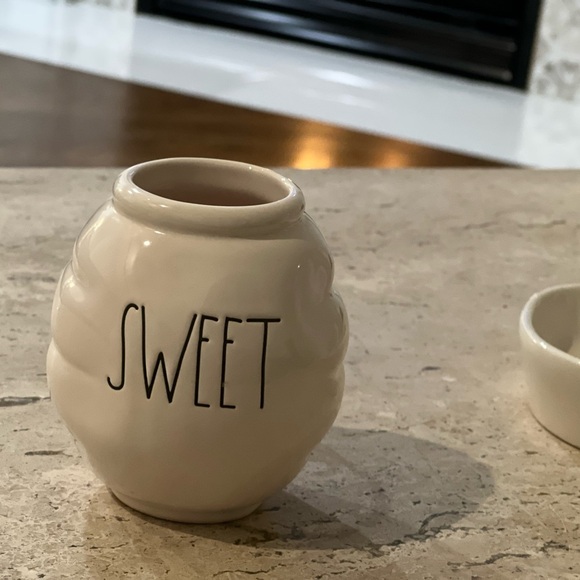 Rae Dunn “Bee” Collection 4 Piece Set. Cream, Sweet, Honey and Plate - Picture 4 of 10